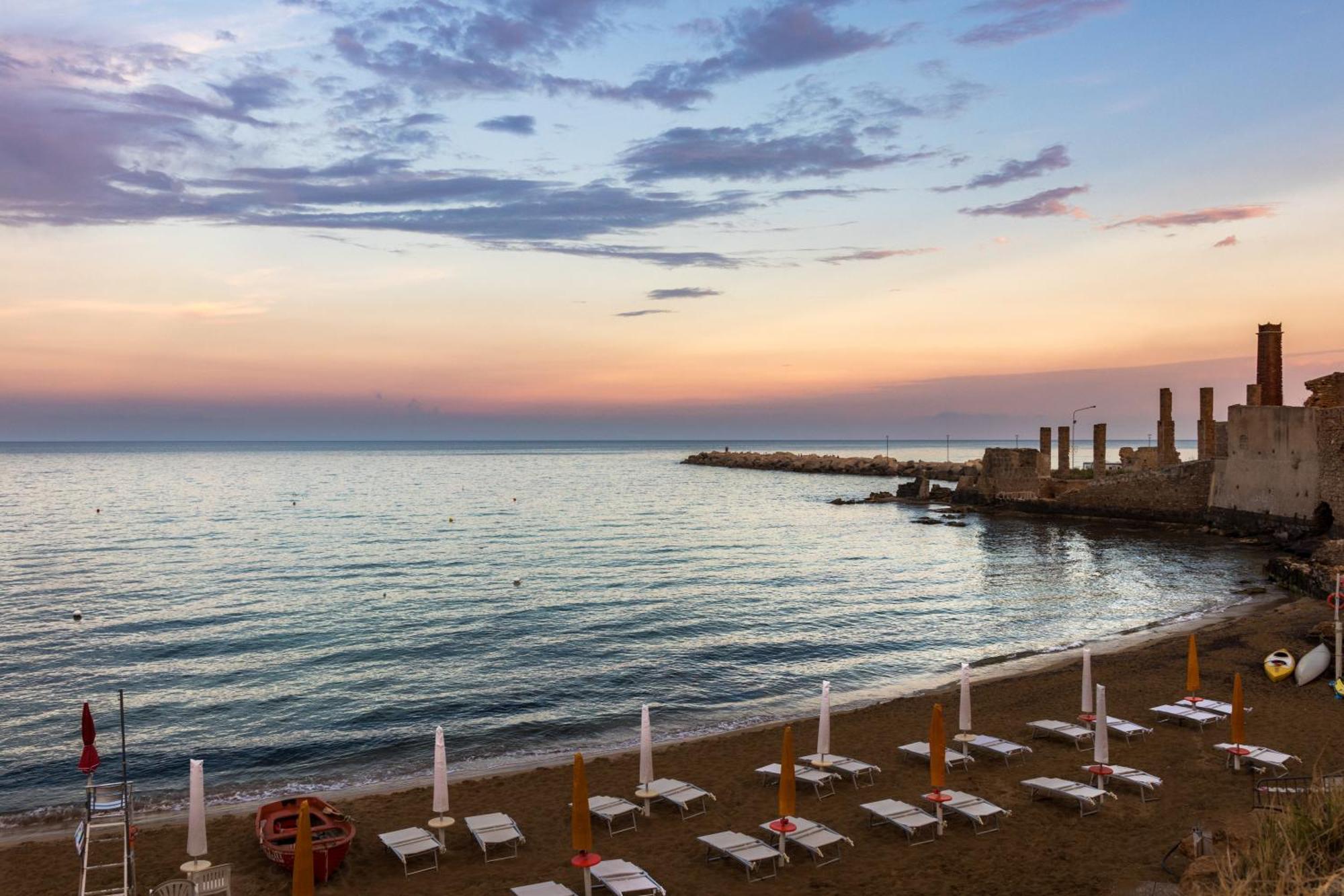 Il Moro Rooms Avola Bagian luar foto
